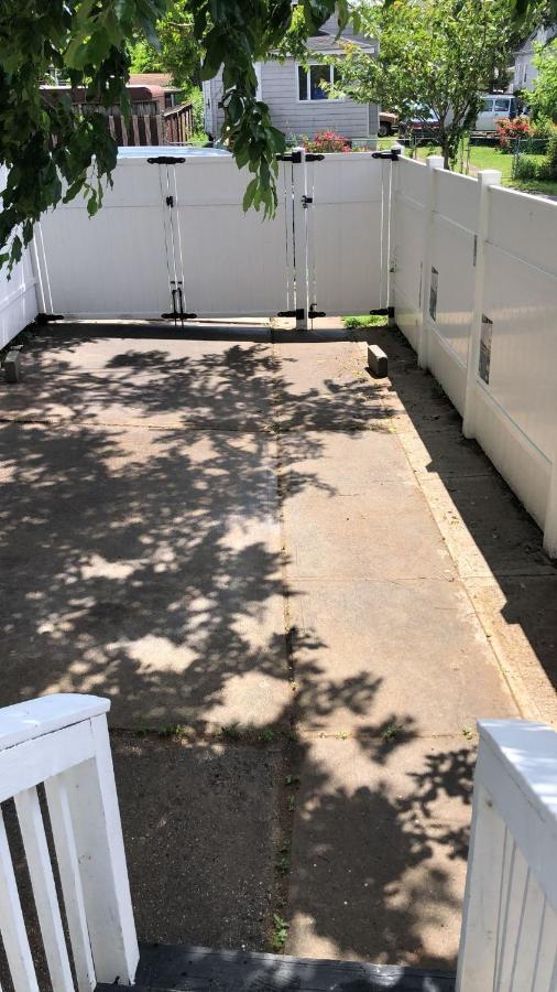Cozzy Room With Private Entrance And Drive Way New York Ngoại thất bức ảnh